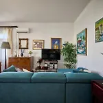 Apartament Leona Authentic Beachfront 2br By Irundo