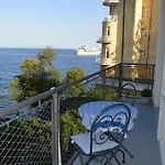 Apartament Leona Authentic Beachfront 2br By Irundo
