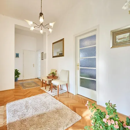 Apartment Leona Authentic Beachfront 2br *