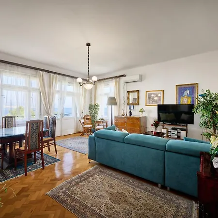 Leona Authentic Beachfront 2br