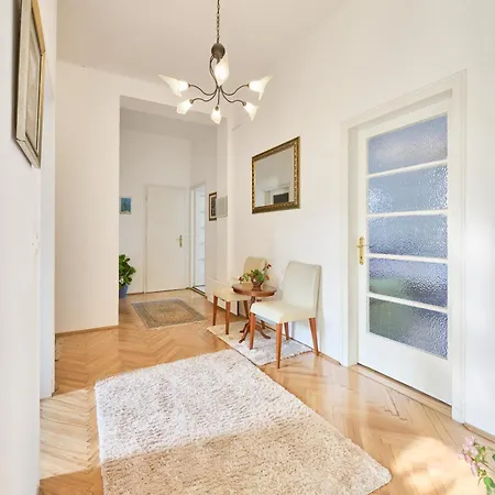 Apartment Leona Authentic Beachfront 2br Opatija