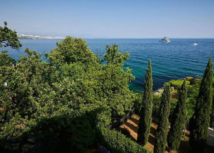 Leona Authentic Beachfront 2br By Irundo *