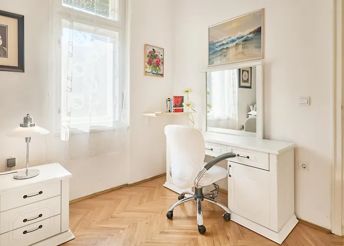 Leona Authentic Beachfront 2br By Irundo Lägenhet