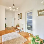 Апартаменты Leona Authentic Beachfront 2br By Irundo *