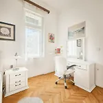 Leona Authentic Beachfront 2br By Irundo Апартаменты Опатия