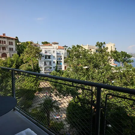 Leona Authentic Beachfront 2br By Irundo * Opatija