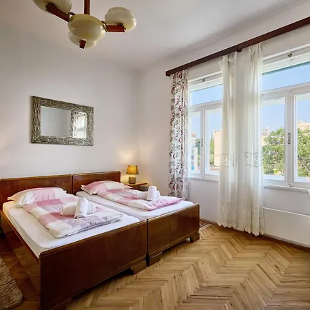 Leona Authentic Beachfront 2br Апартаменты Опатия