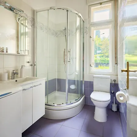 Leona Authentic Beachfront 2br Апартаменты *