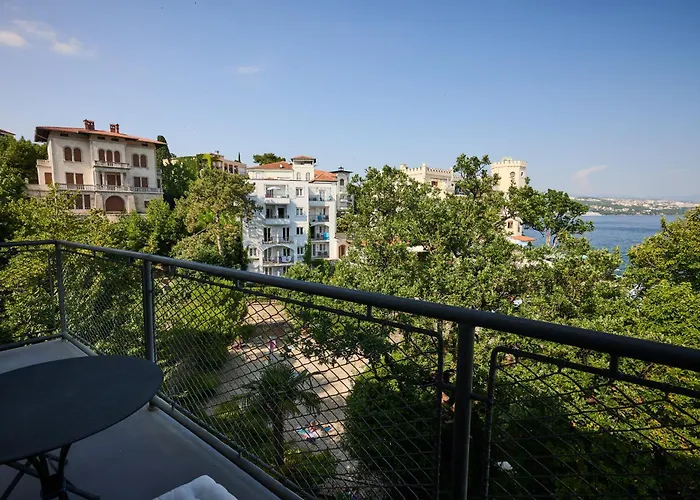 Leona Authentic Beachfront 2br By Irundo * Opatija