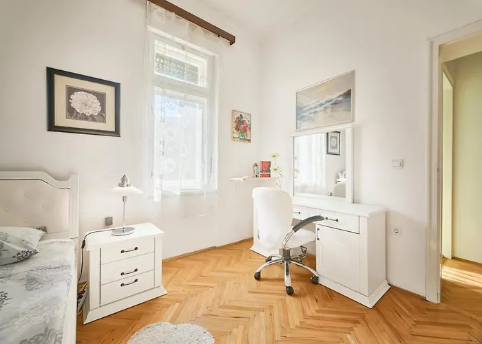 Leona Authentic Beachfront 2br By Irundo Apartment Opatija