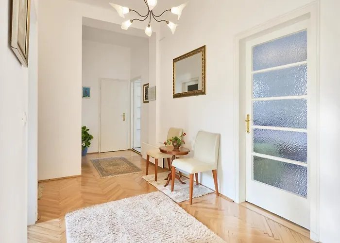 Apartment Leona Authentic Beachfront 2br By Irundo Opatija