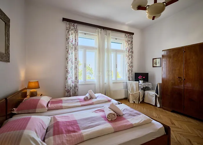 Leona Authentic Beachfront 2br By Irundo Daire