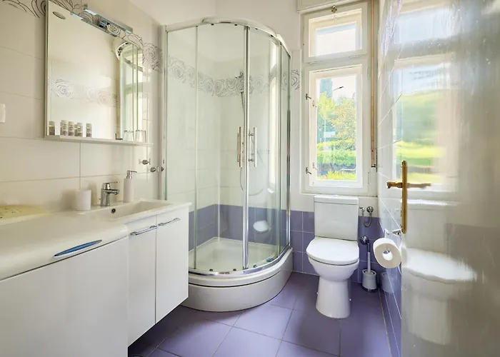 Leona Authentic Beachfront 2br By Irundo Apartment *