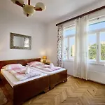 Leona Authentic Beachfront 2br By Irundo Appartamento Abbazia