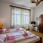 Leona Authentic Beachfront 2br By Irundo Appartamento
