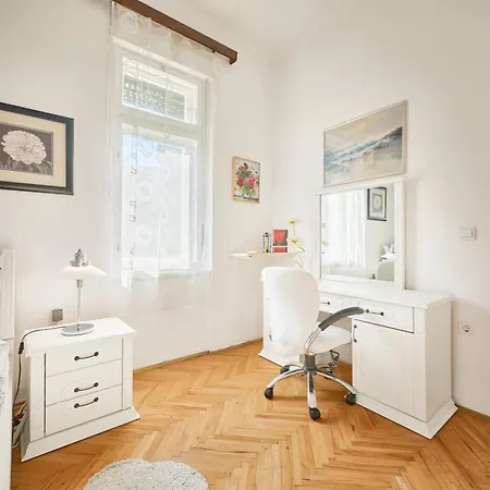 Leona Authentic Beachfront 2br Apartment Opatija