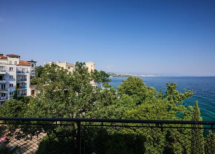 Leona Authentic Beachfront 2br By Irundo *