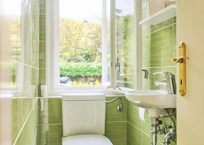 Leona Authentic Beachfront 2br By Irundo Опатія