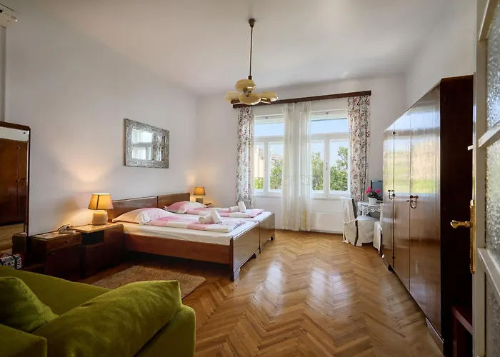 Leona Authentic Beachfront 2br By Irundo Опатія