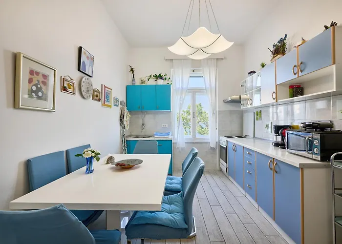 Leona Authentic Beachfront 2br By Irundo Апартаменти